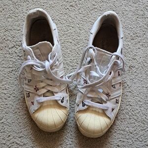 Adidas Womens White Beach Icons Sneakers with Beach Patterns